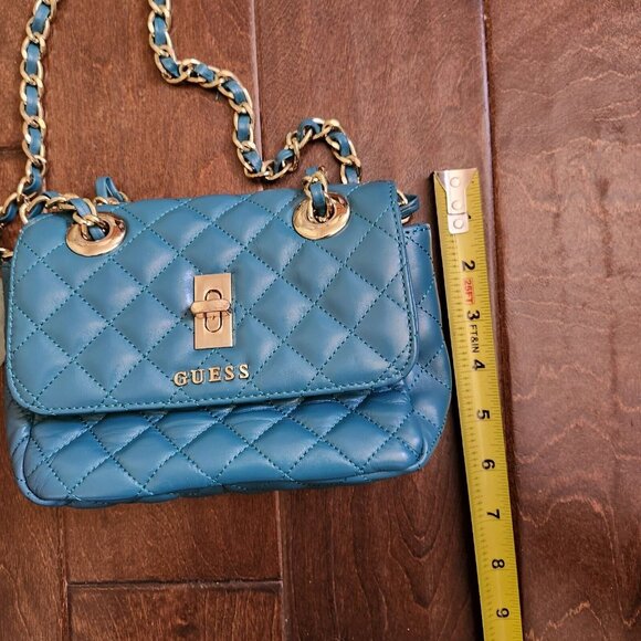 GUESS Quilted Green Leather Shoulder Bag - Picture 9 of 16
